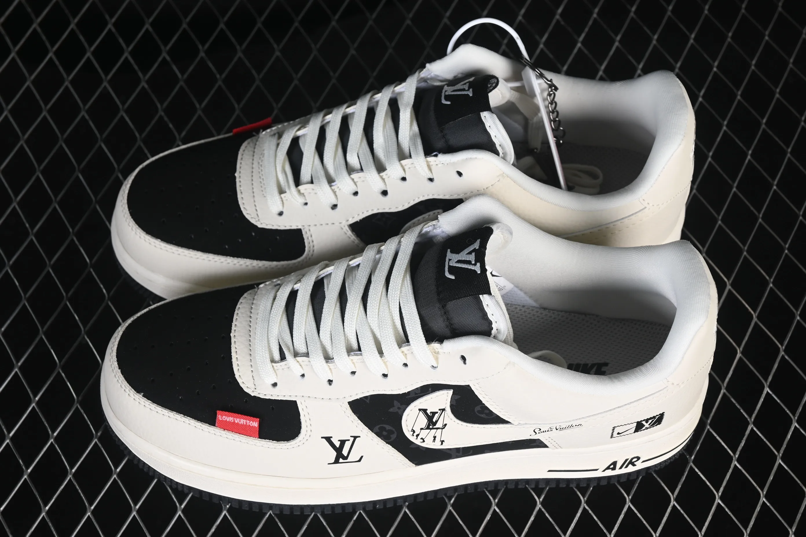 All categories Nk Air Force 1 Air Force series Nk Air Force 1 Low Air Force low top Nike Air Force 1'07 Low Classic presbyopic black stitching Air Force 1 low top casual sneakers DF0188-137